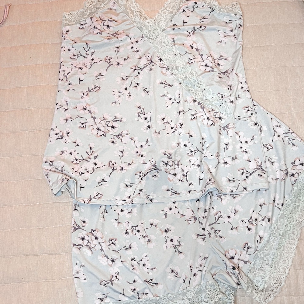 Vince Camuto Light Blue Floral Lace Trimmed Pajama Set Size Large